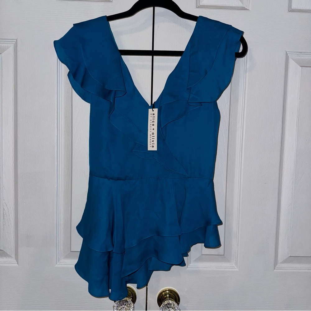 NWT Alice + Olivia top